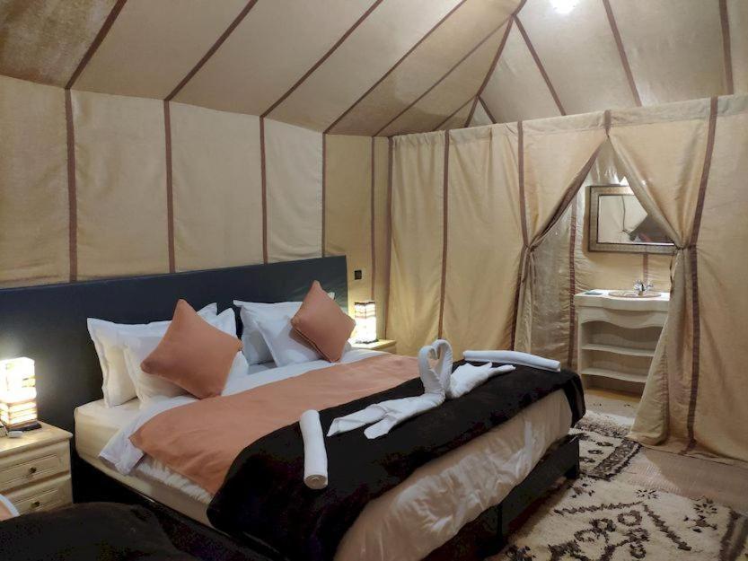 Blue Sky Luxury Camp Hotel Merzouga Bagian luar foto