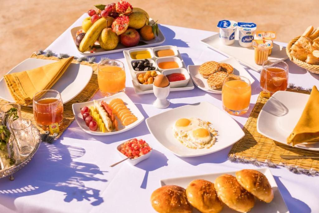 Blue Sky Luxury Camp Hotel Merzouga Bagian luar foto