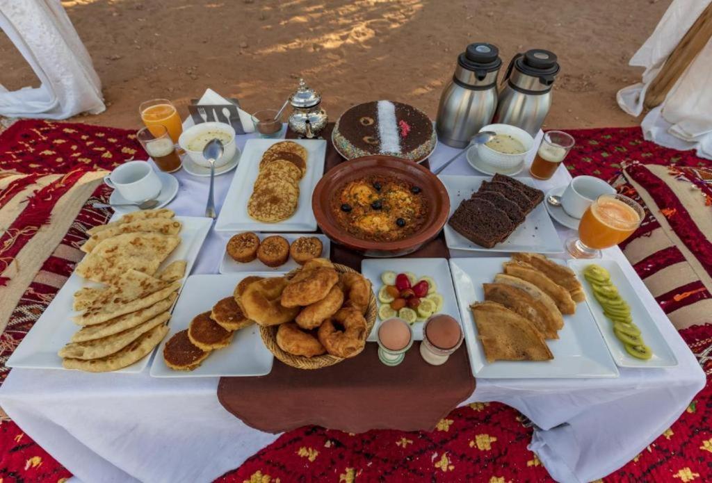 Blue Sky Luxury Camp Hotel Merzouga Bagian luar foto