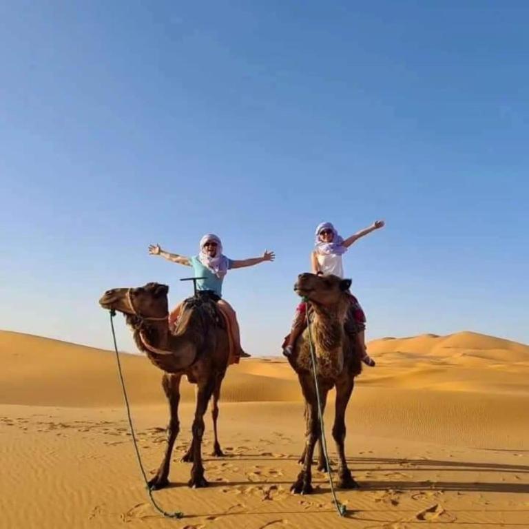 Blue Sky Luxury Camp Hotel Merzouga Bagian luar foto