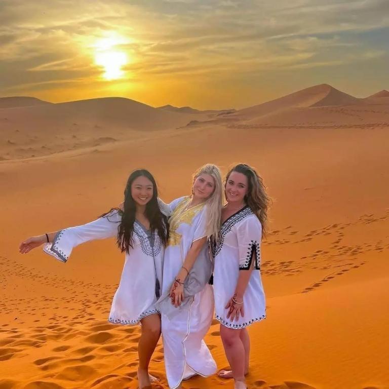 Blue Sky Luxury Camp Hotel Merzouga Bagian luar foto