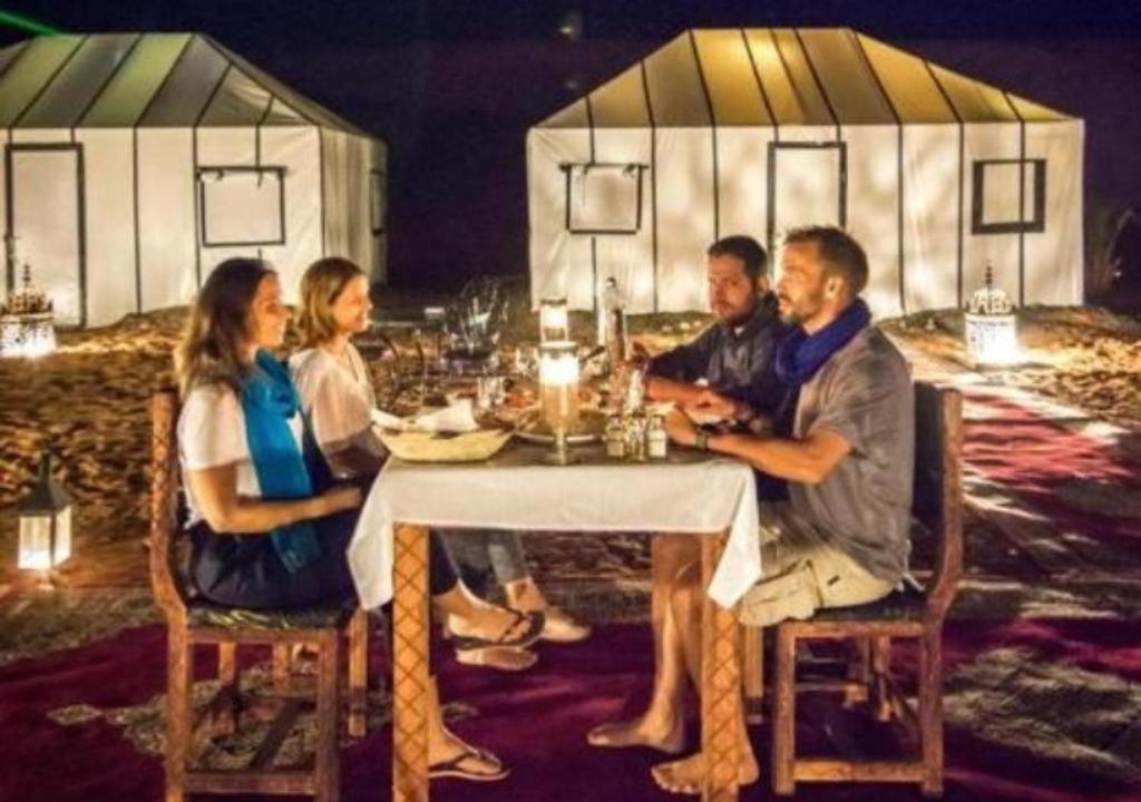 Blue Sky Luxury Camp Hotel Merzouga Bagian luar foto